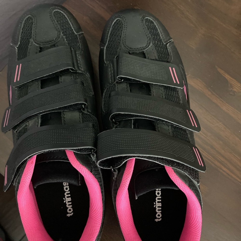 Bike Shoes - size 39 (8-8.5)